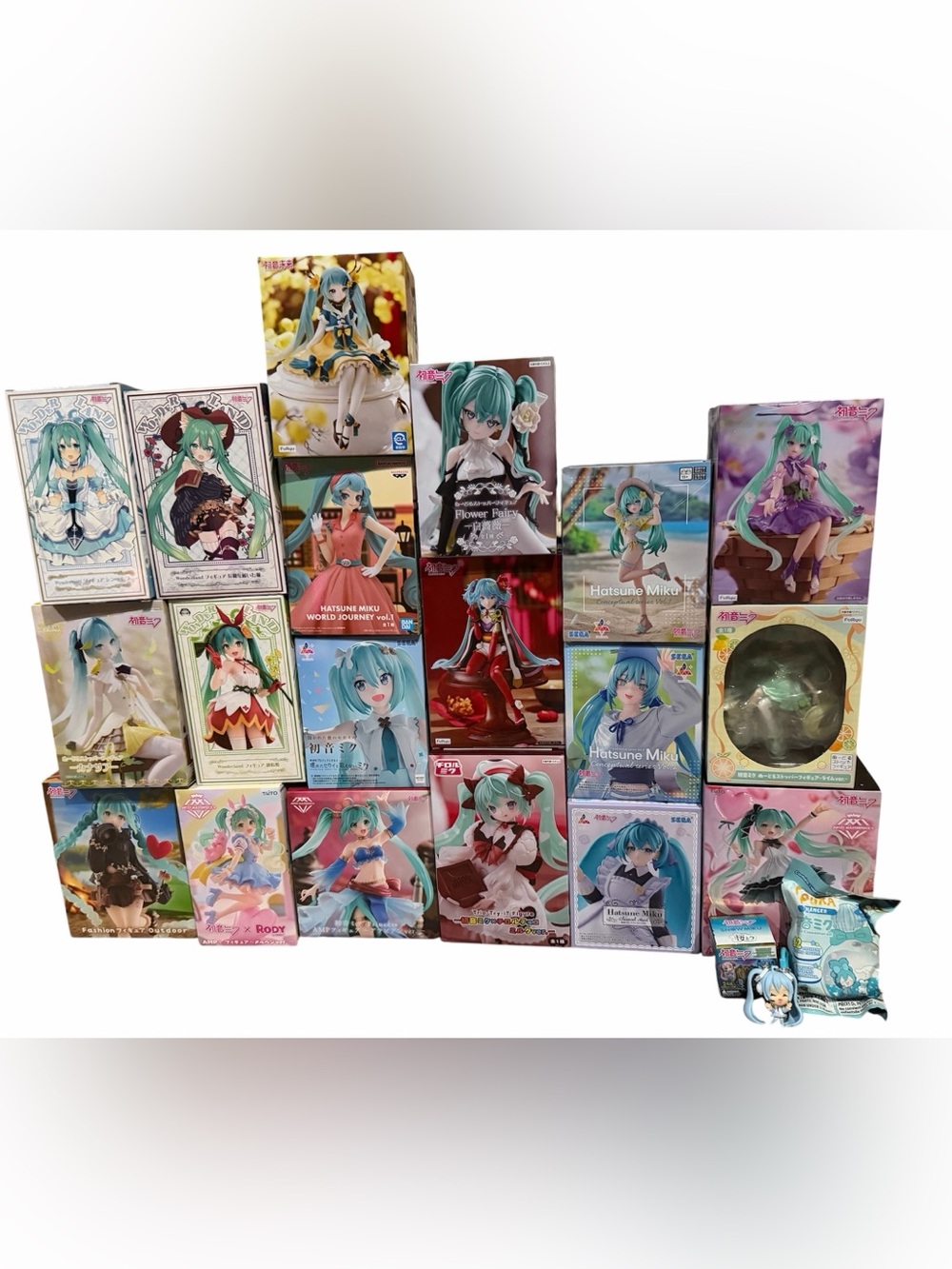HUGE!’ 19 HATSUNE MIKU FIGURE LOT BUNDLE